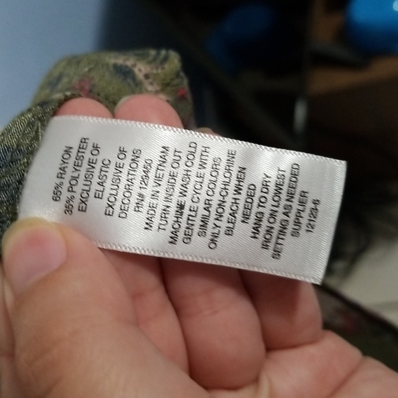 St. John's Bay Sage Green And Floral Sleeveless XL Blouse - Picture 9 of 9